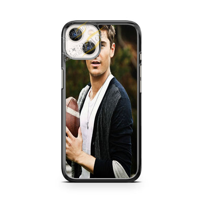 zac efron holding football 1 iPhone 14 Plus Case Cover